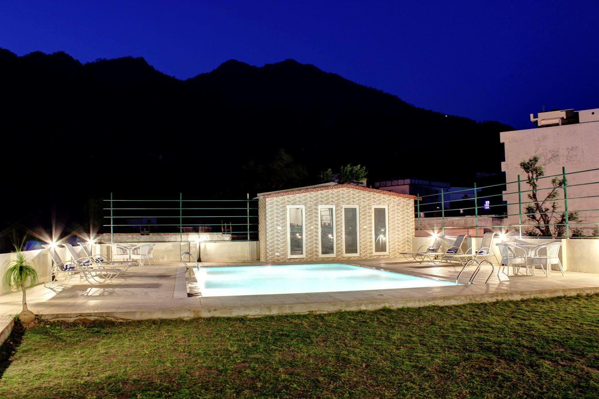 Hotel Dewa Retreat- A Himalayan Boutique Hotel Rishikesh Bagian luar foto